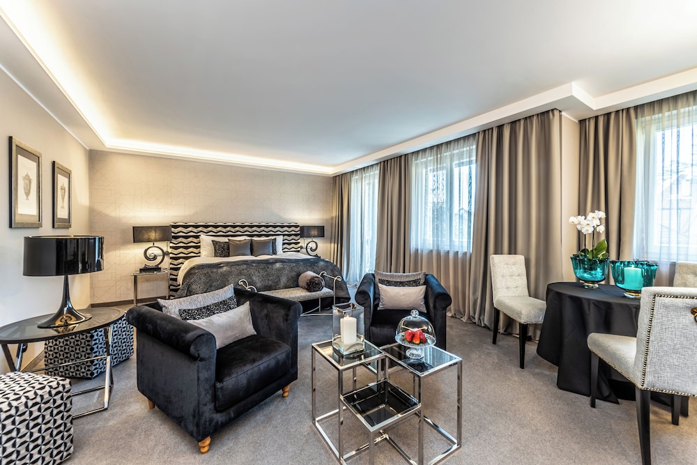 Room (Black and White Living)