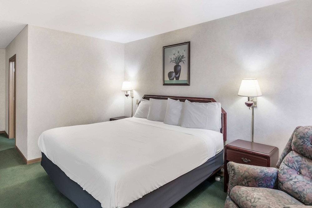 Room, 1 King Bed, Accessible, Non Smoking - Photo 1