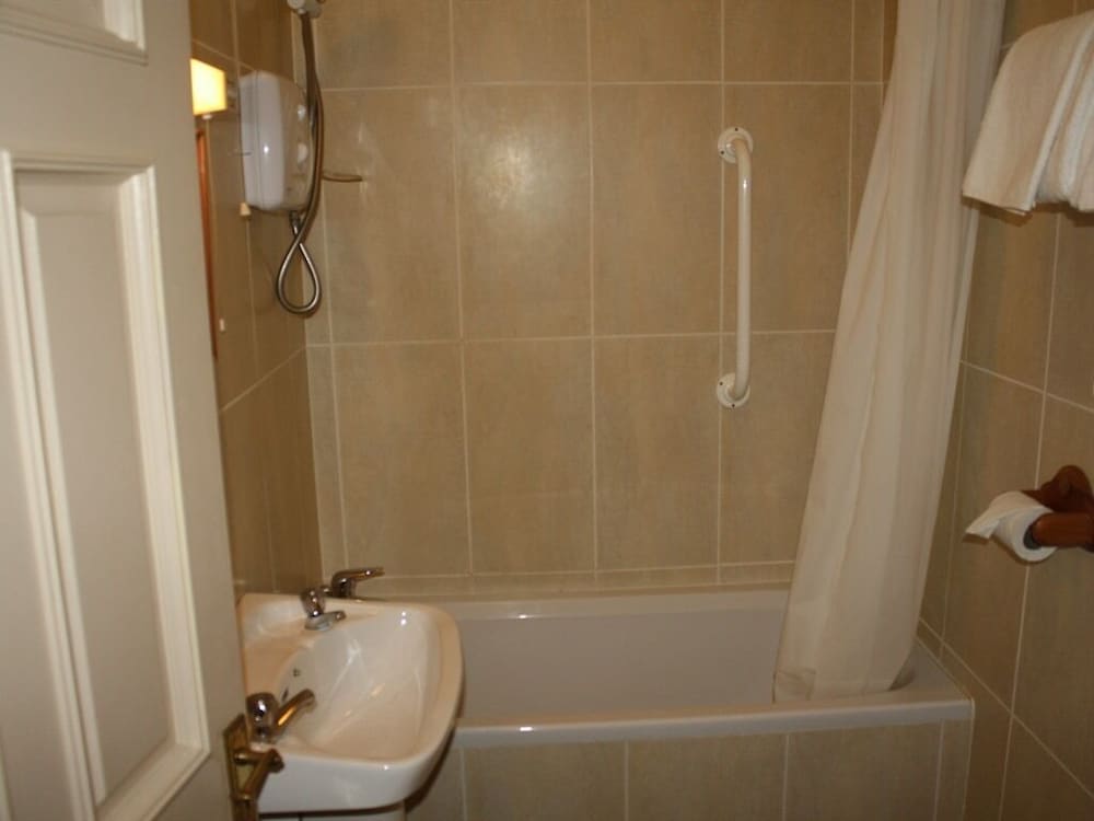 Economy Double Room, Ensuite (Side Main House) - Photo 3