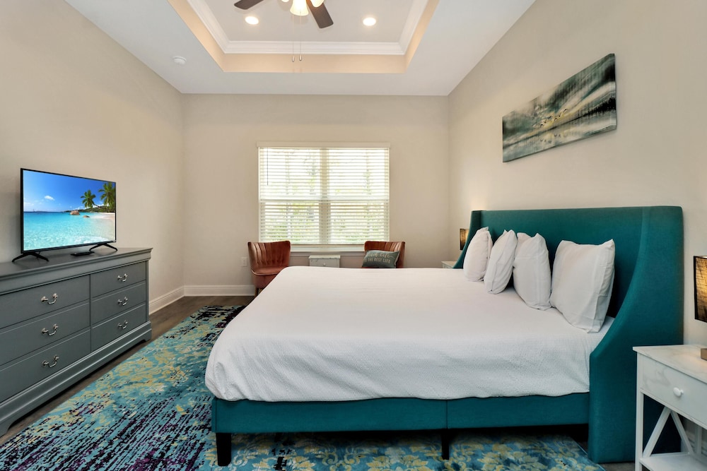 House, Multiple Beds (Once Upon A Tide) photo 1