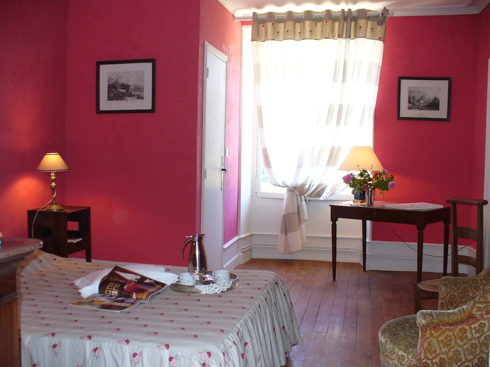 Romantic Double Room, Pool View (Chambre Rouge) photo 1