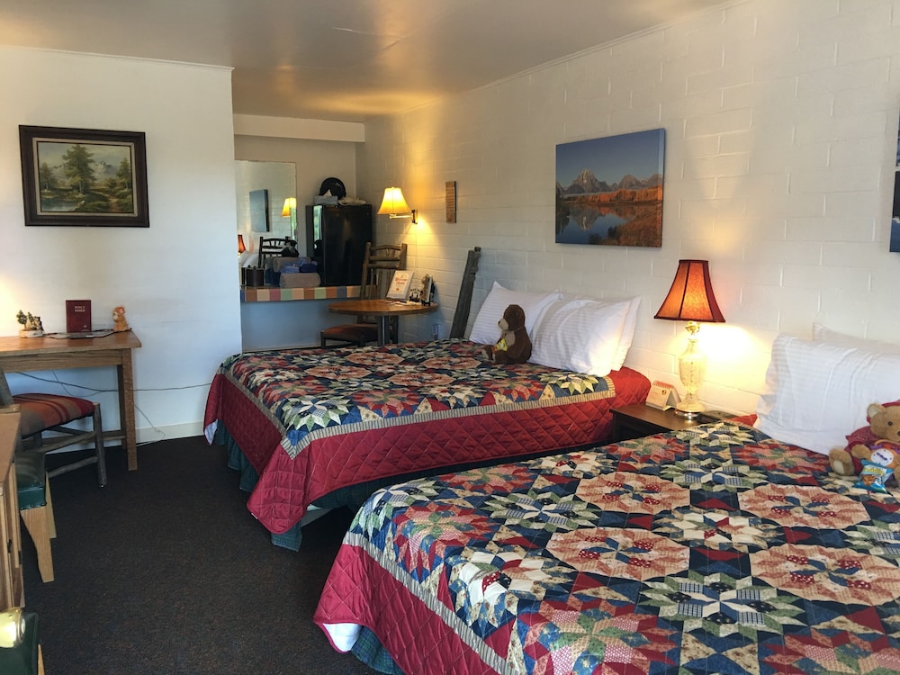 Classic Room (#16, 2 queens) photo 1