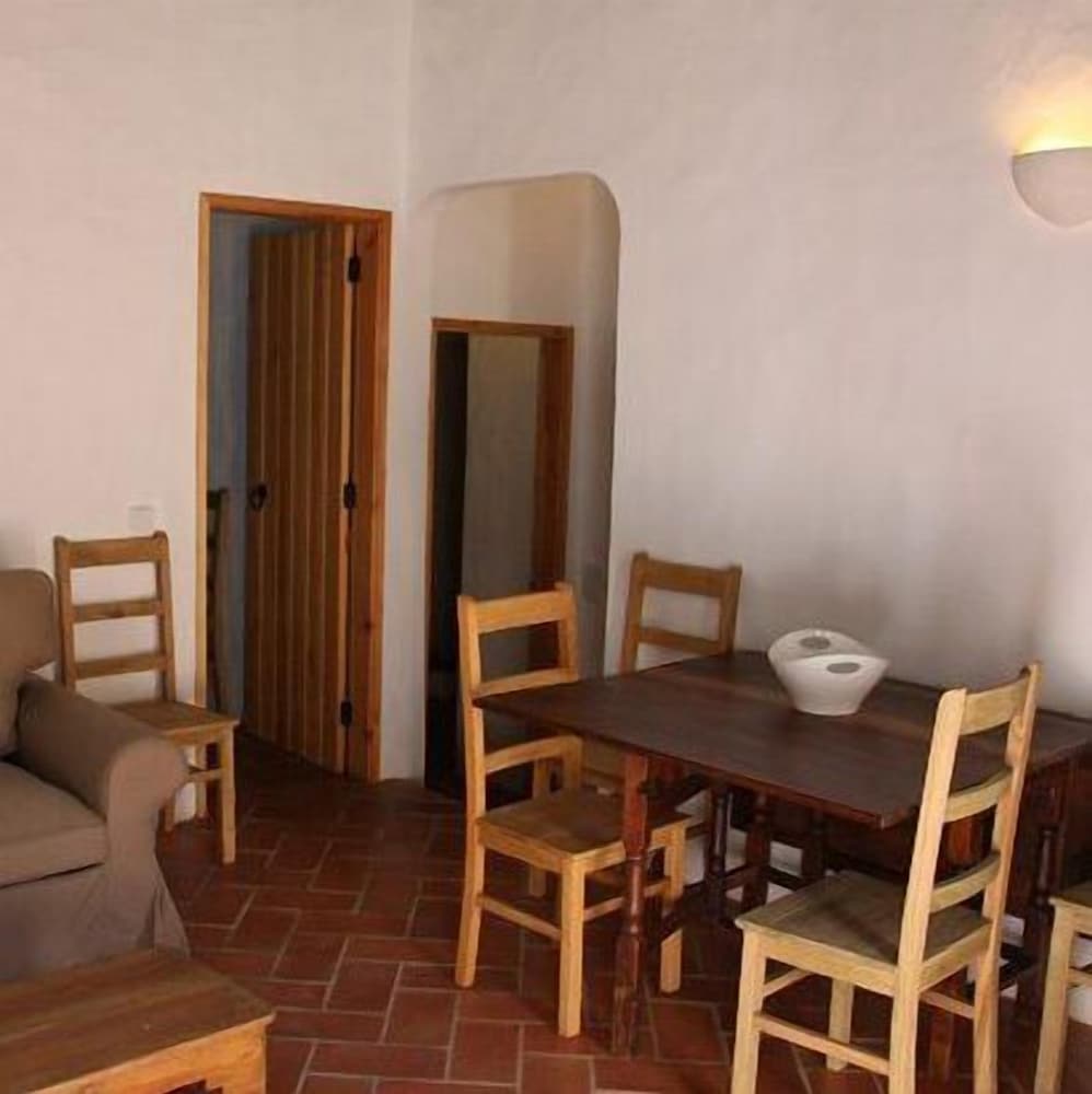 Cottage, 2 Bedrooms, Courtyard Area photo 3