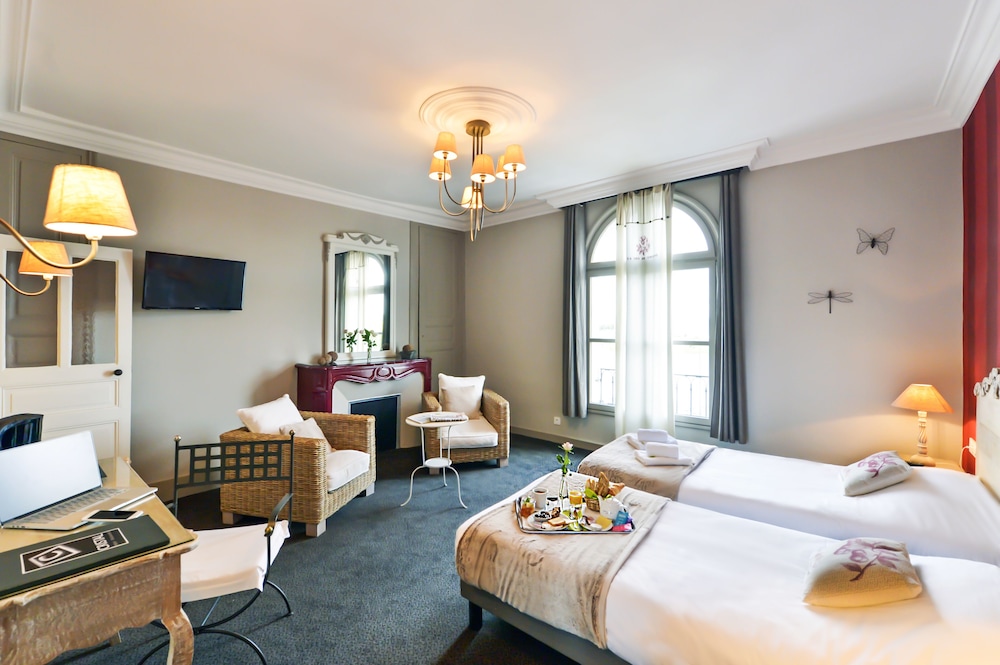Twin Room, 2 Twin Beds, River View