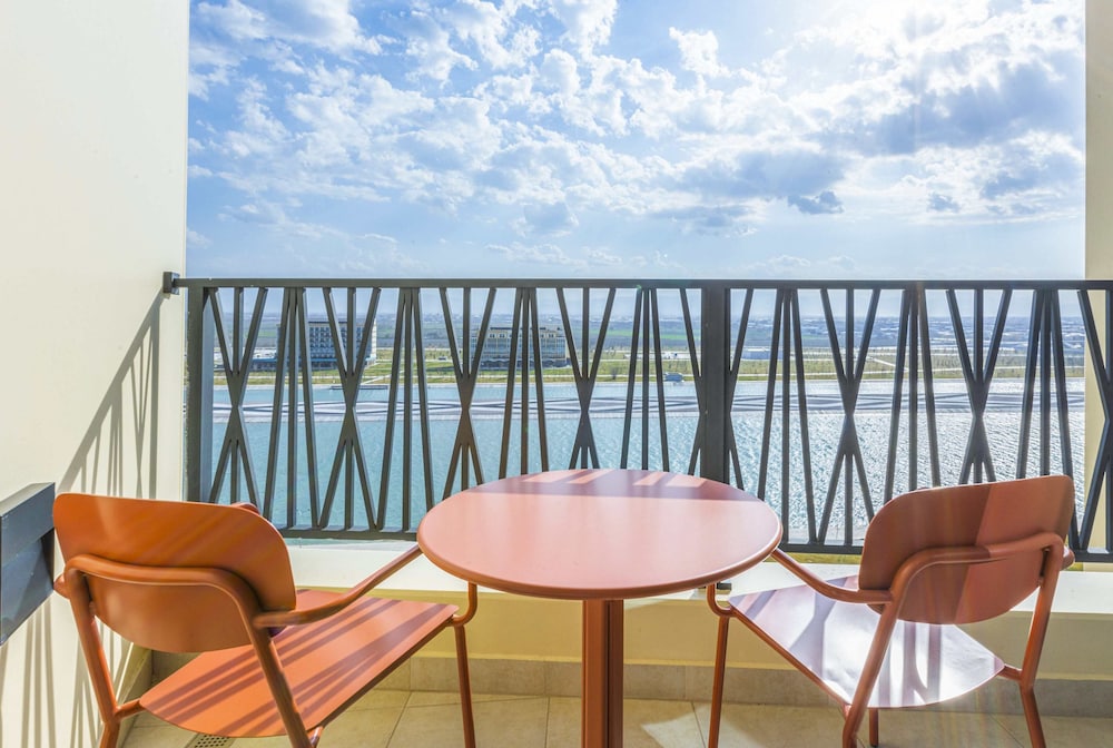 Standard Room with Balcony, Canal View - Photo 2
