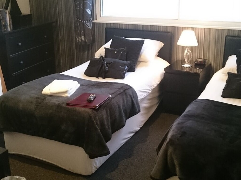 Twin Room, Ensuite photo 1