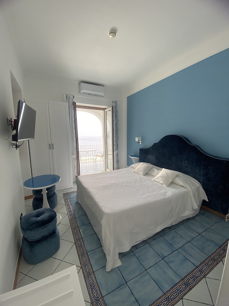 Superior Double Room, Sea View photo 1