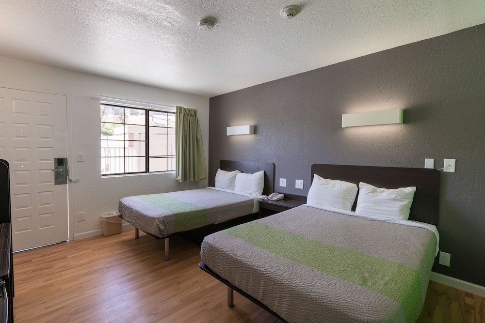 Deluxe Room, 2 Queen Beds, Non Smoking, Kitchenette - Photo 5