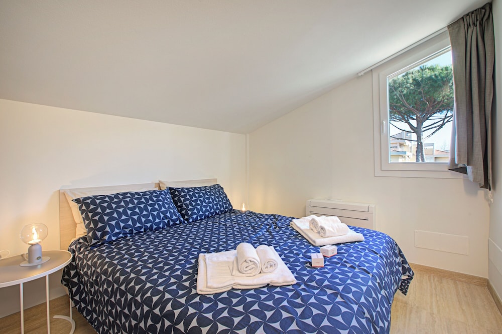 Family Apartment, Multiple Bedrooms (Appartamento Allegra - 1 Km to the)