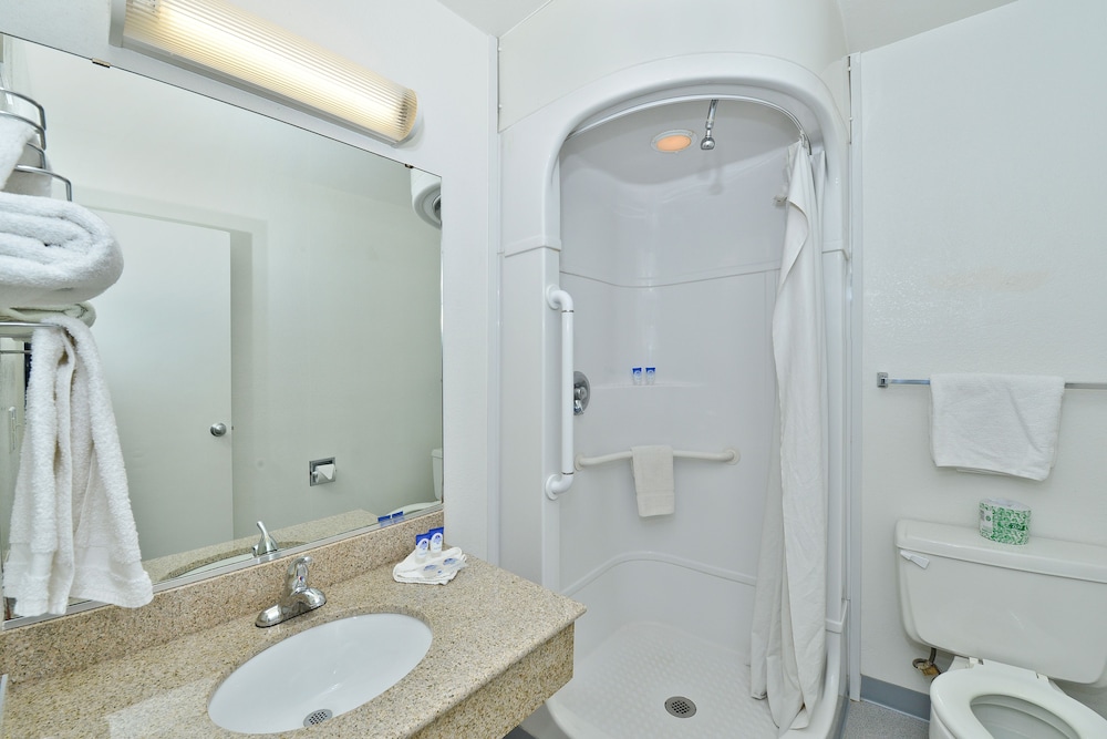Deluxe Suite, 1 King Bed, Non Smoking - Photo 3