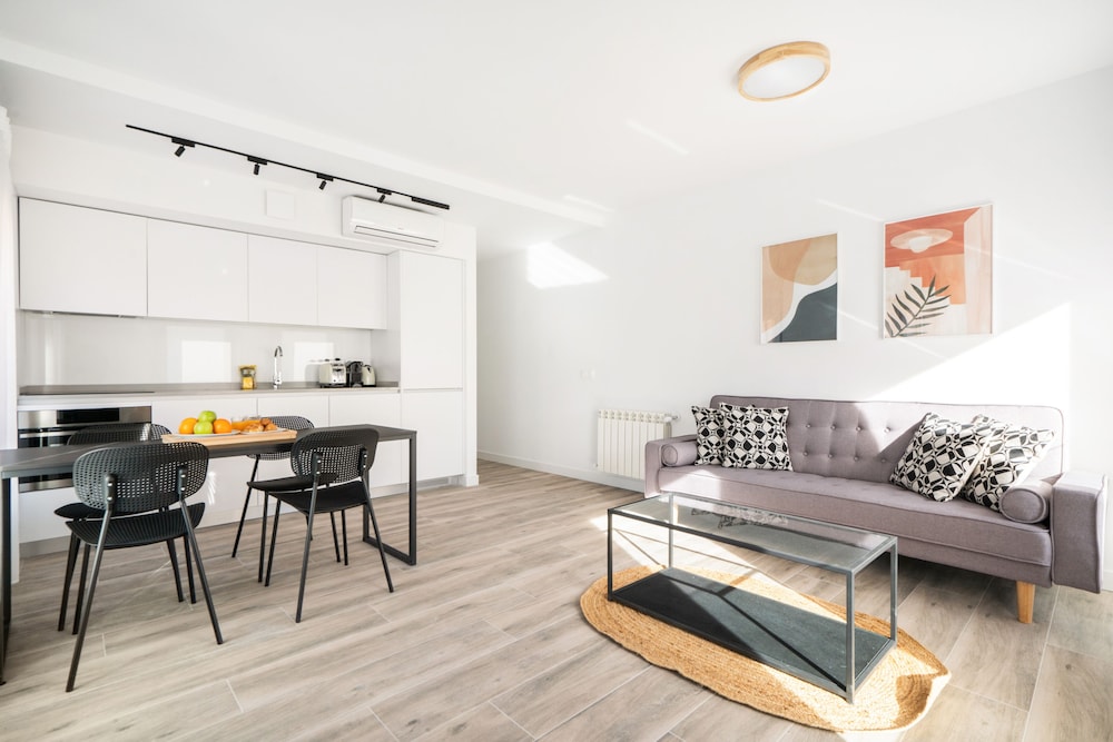 Comfort Apartment, 2 Bedrooms, Kitchen, City View, photo 6