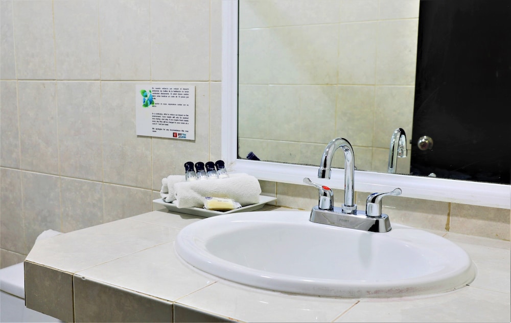 Standard Double Room - Photo 13