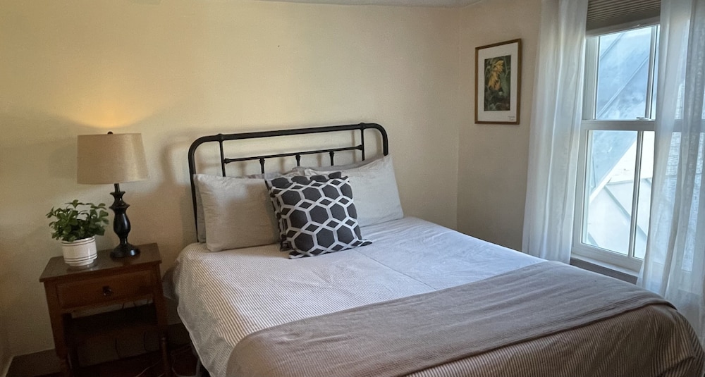Standard Double Room, Shared Bathroom (Forgiveness)