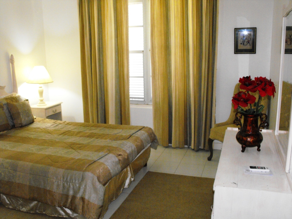 Comfort Apartment, 3 Bedrooms, Balcony, Partial Ocean View photo 2