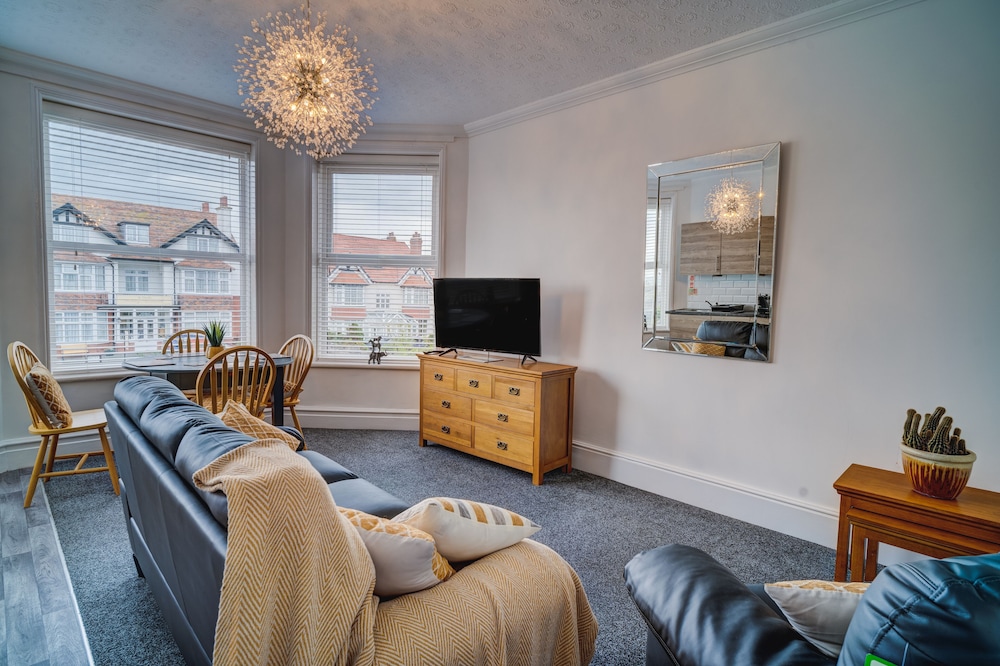 Twin Room, Ensuite, Partial Sea View