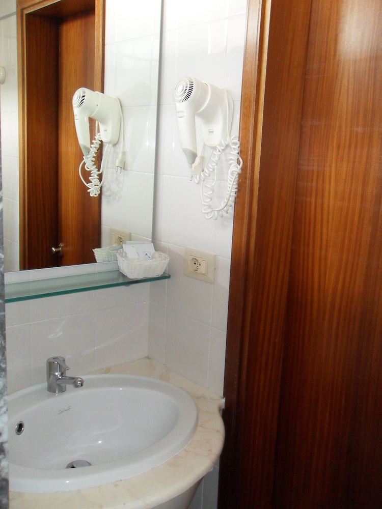 Single Room - Photo 5