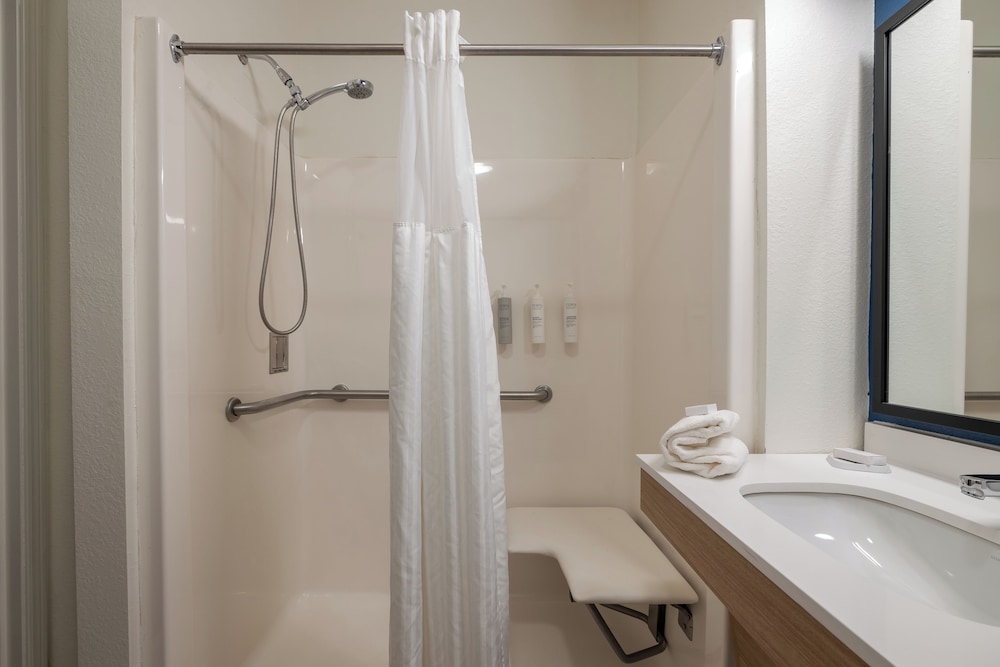 Room, 1 King Bed, Accessible (Mobility & Hearing, Roll-in Shower) - Photo 6