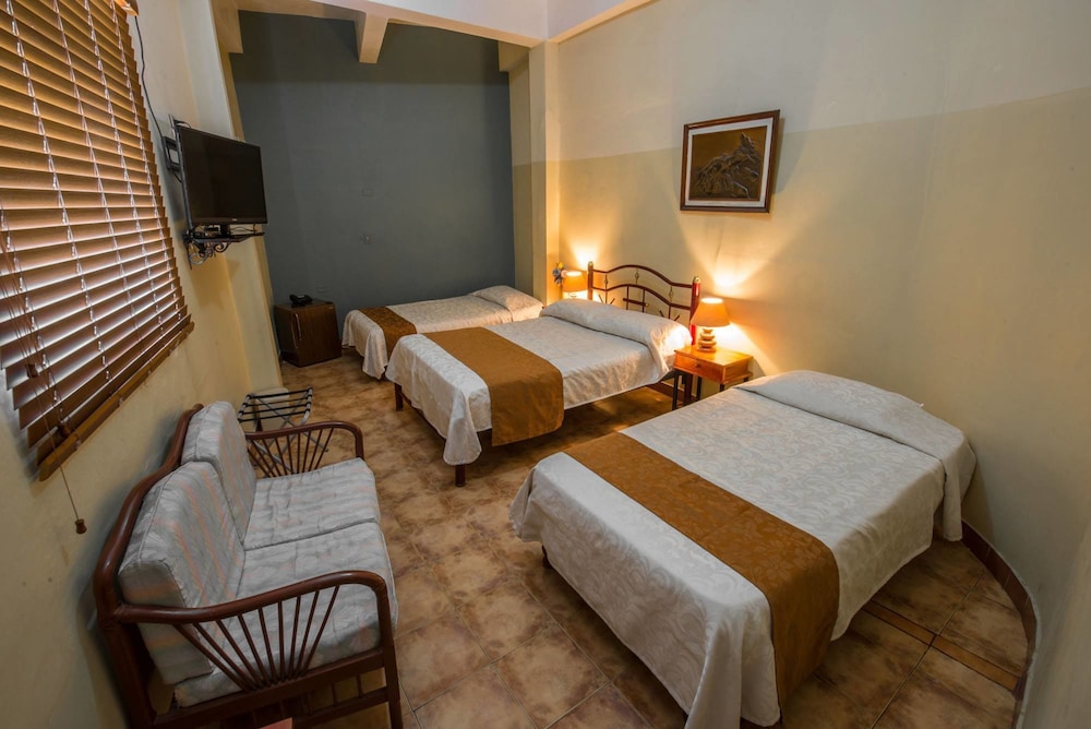 Basic Triple Room photo 3