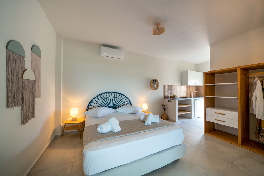 Double Room, Multiple Beds, Balcony, Sea View (07) photo 2
