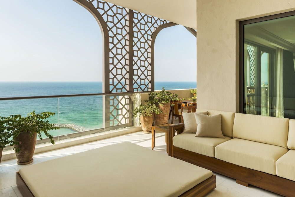 Royal Suite, 1 Bedroom, Balcony (Sea View) photo 2