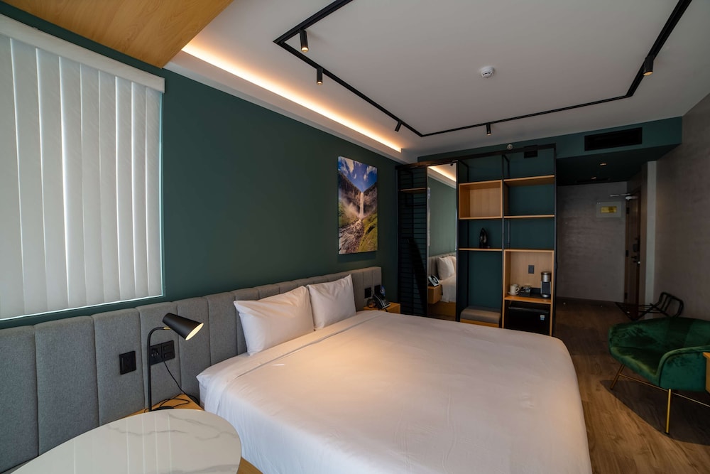 Suite, 1 King Bed, Non Smoking, Kitchen photo 2