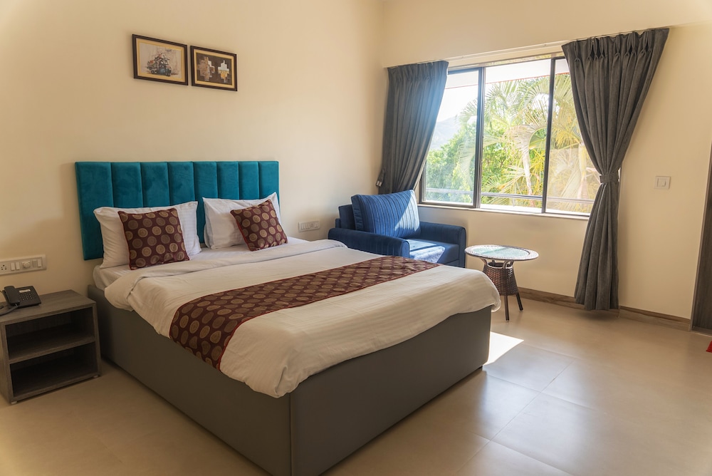Classic Room, 1 Queen Bed, Balcony