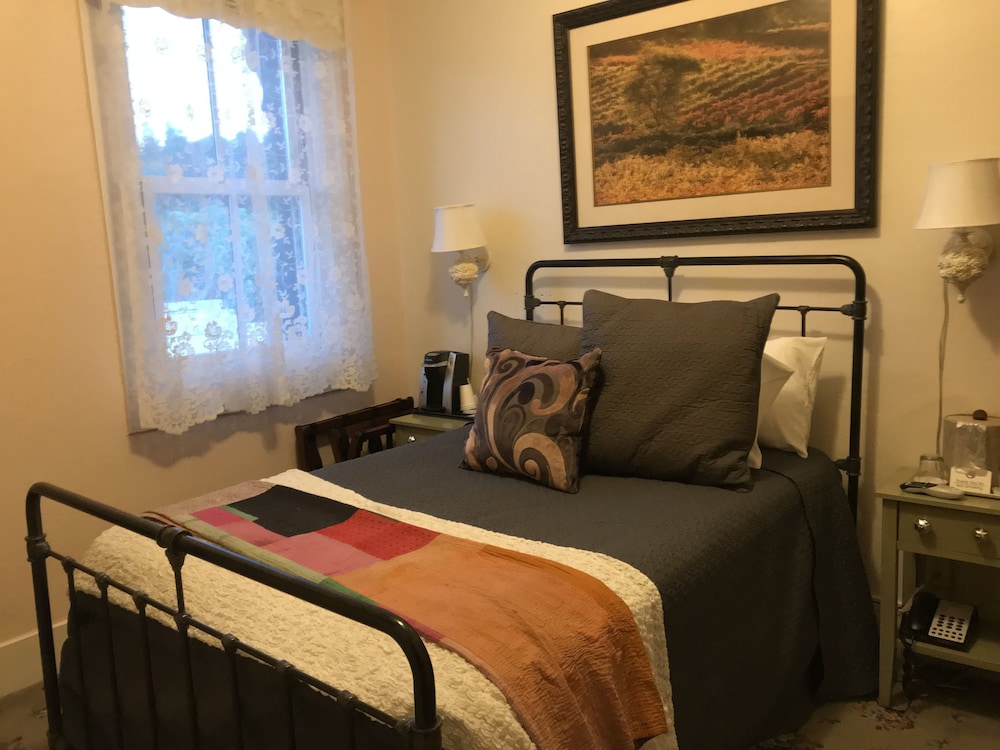Basic Room, 1 Double Bed photo 2