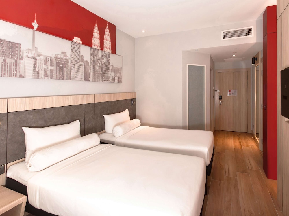 Standard Queen Room (No Window) photo 2