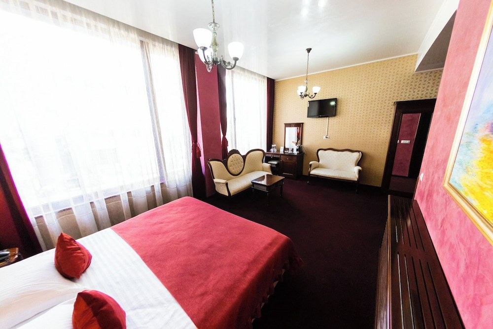 Executive Double Room Single Use, 1 King Bed, City View photo 3