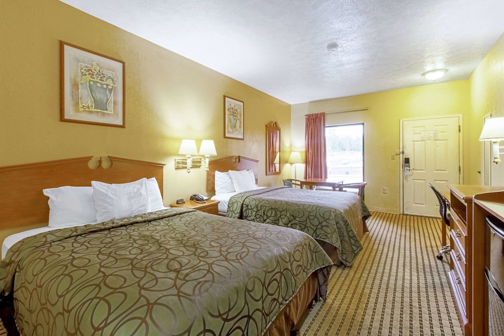 Standard Room, 2 Queen Beds, Non Smoking - Photo 5