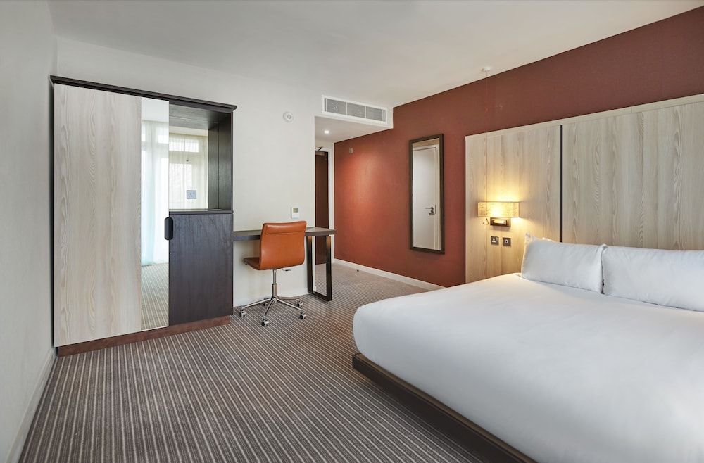 Deluxe Room, 1 Queen Bed (Water View)