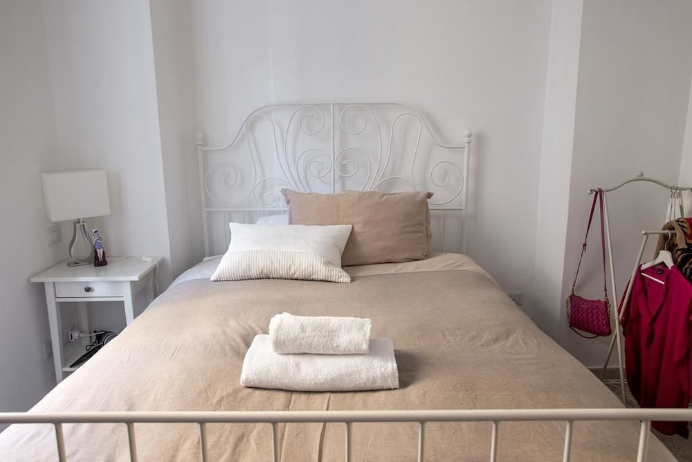 Double Room, 1 Double Bed, Private Bathroom (External)
