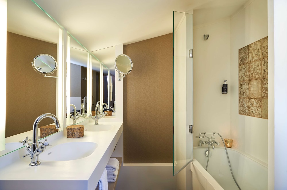 Deluxe Room - Photo 4