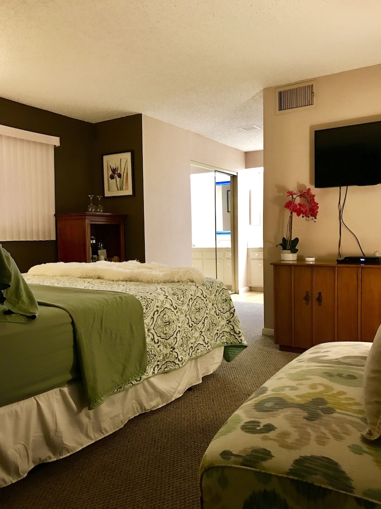 Standard Room, 1 King Bed photo 1