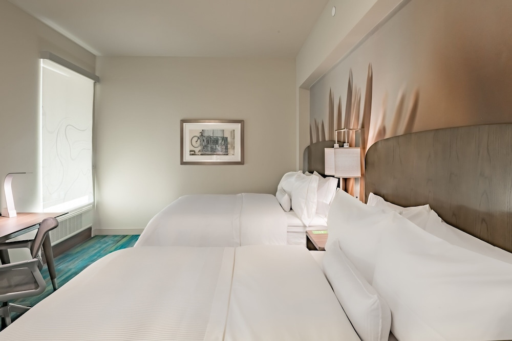 Studio, 1 Double Bed (Mobility/Hearing Access, Roll-in Shwr) photo 1