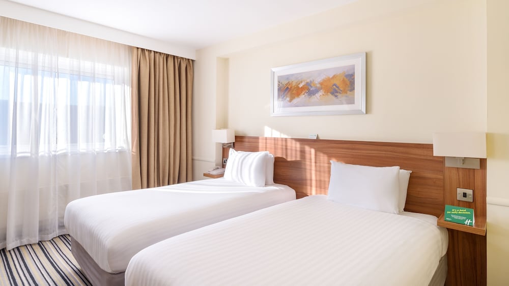 Standard Room, 2 Twin Beds - Photo 10