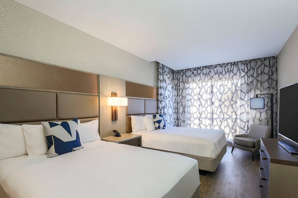 Double Room, 1 Bedroom (Mobility Accessible, Tub) - Photo 1