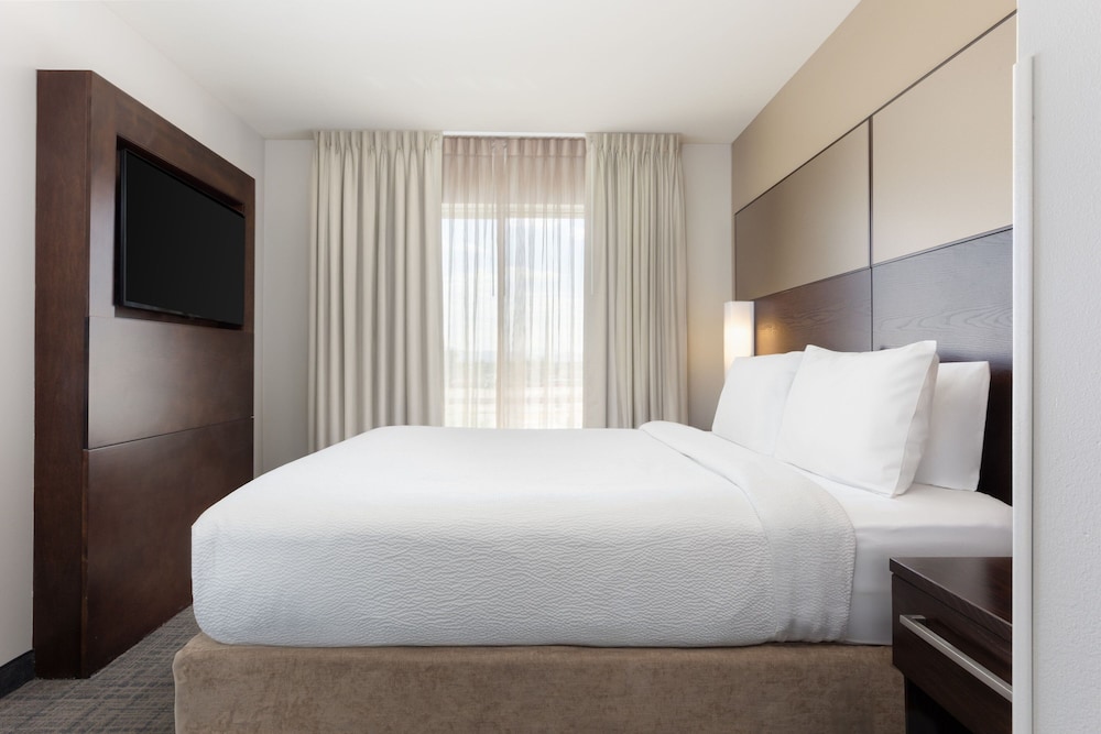 Suite, 1 King Bed with Sofa bed (Mobility/Hearing Accessible, Tub)