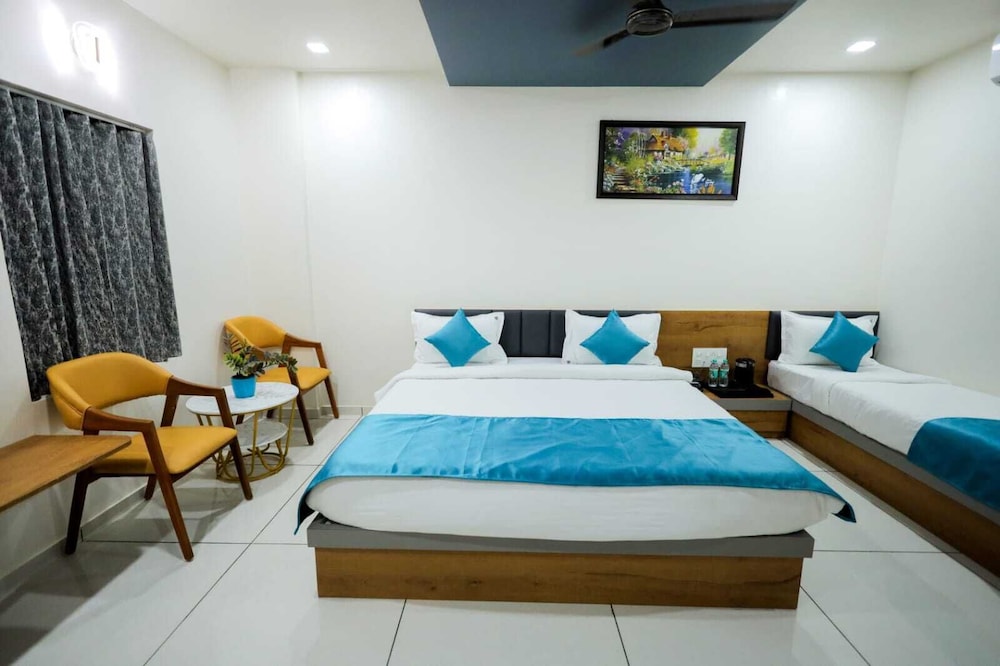 Deluxe Triple Room, City View