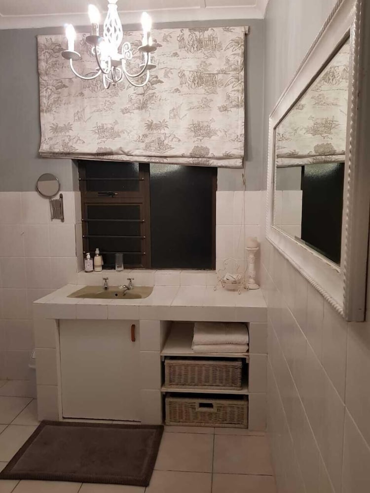 Deluxe Double Room, 1 Queen Bed, Pool View photo 3