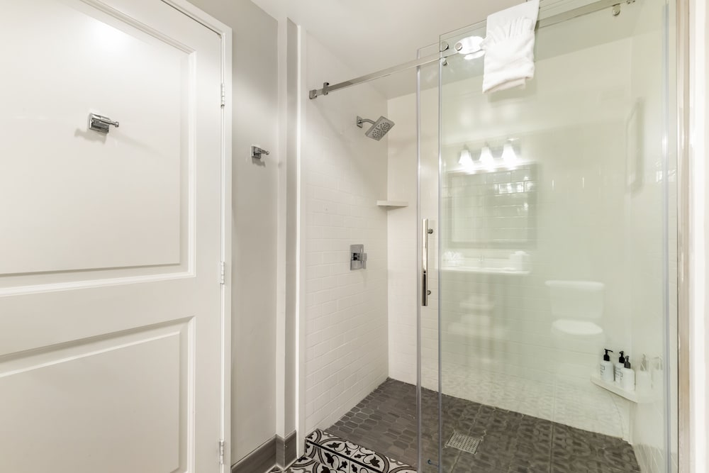 Executive Suite, 1 King Bed - Photo 6