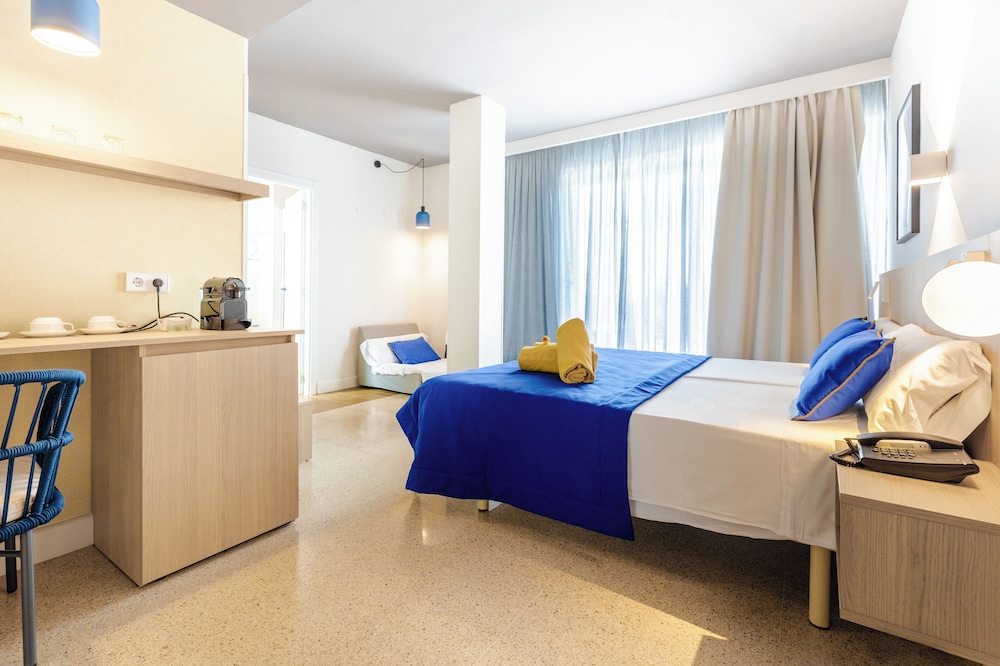 Triple Room, Hot Tub, Partial Ocean View