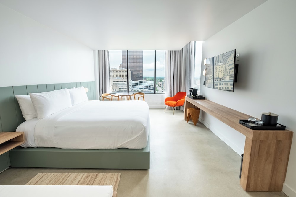 Deluxe King Room photo 1