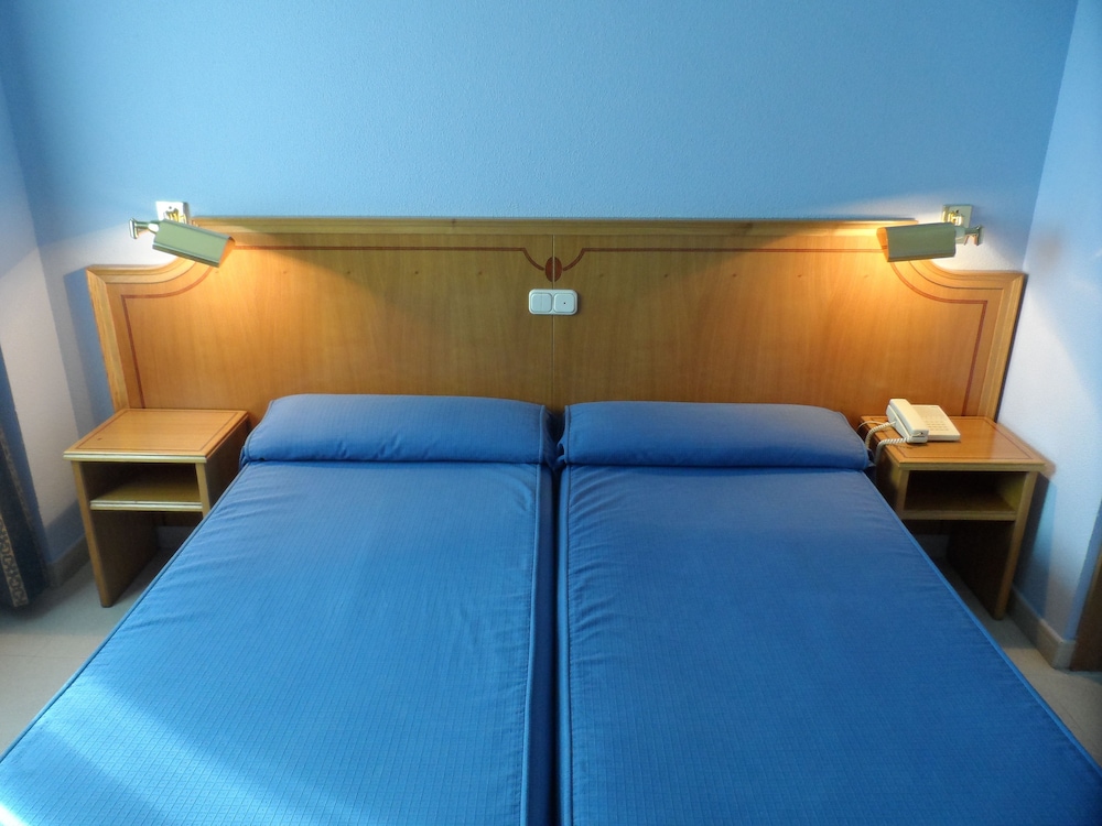 Standard Triple Room (3 People) photo 3