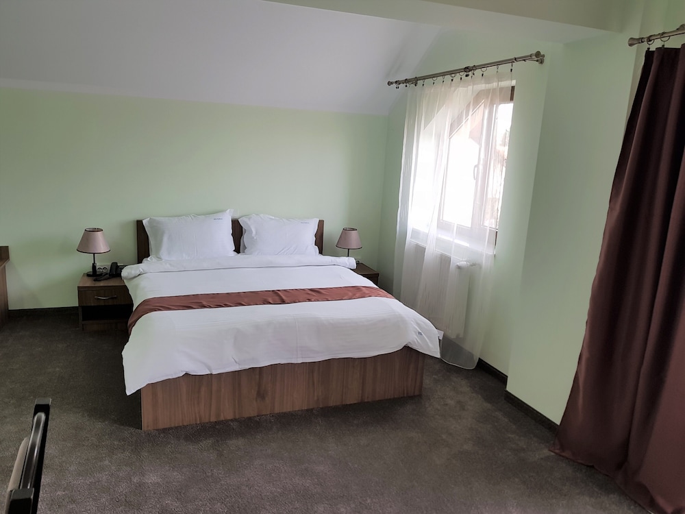 Family Room - Photo 5