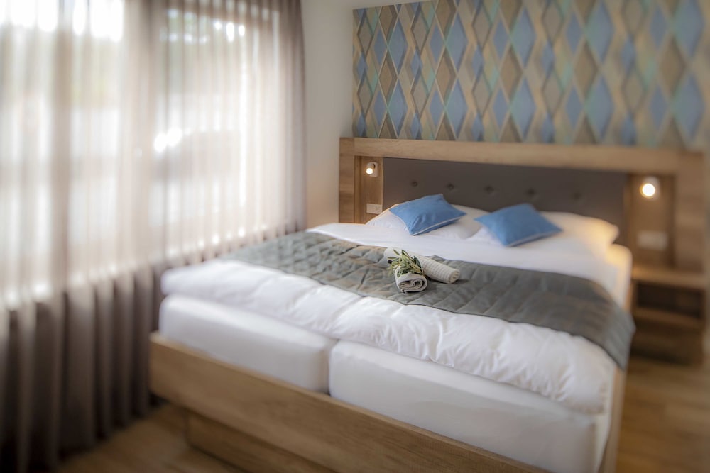 Deluxe Suite, Private Bathroom