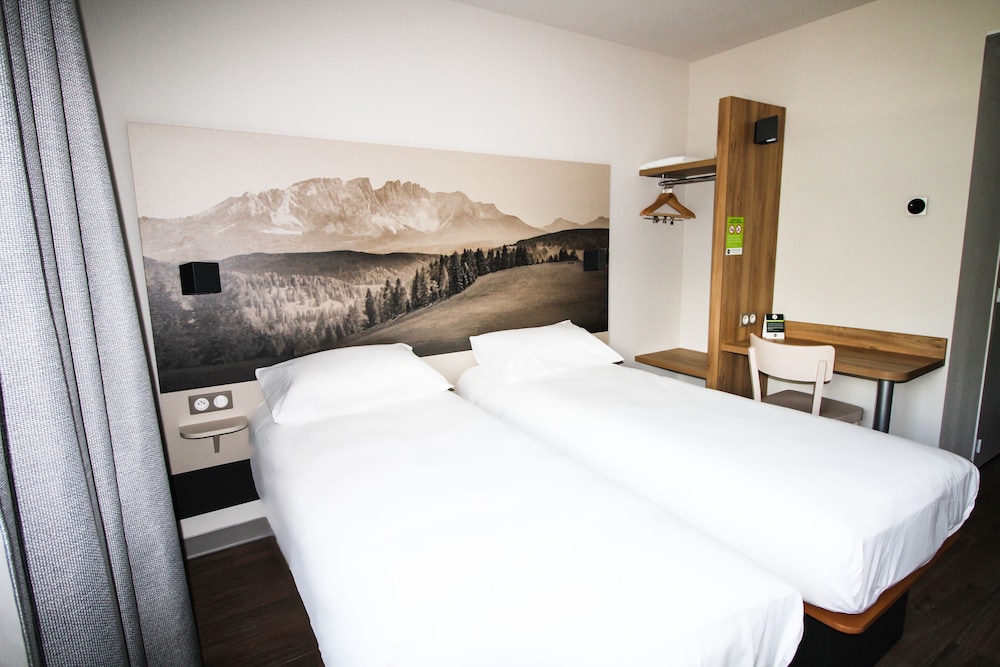 Twin Room - Photo 5