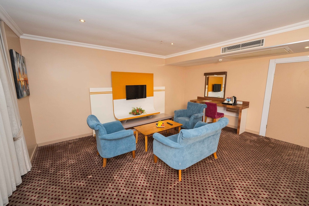 Family Room, 2 Bedrooms photo 2