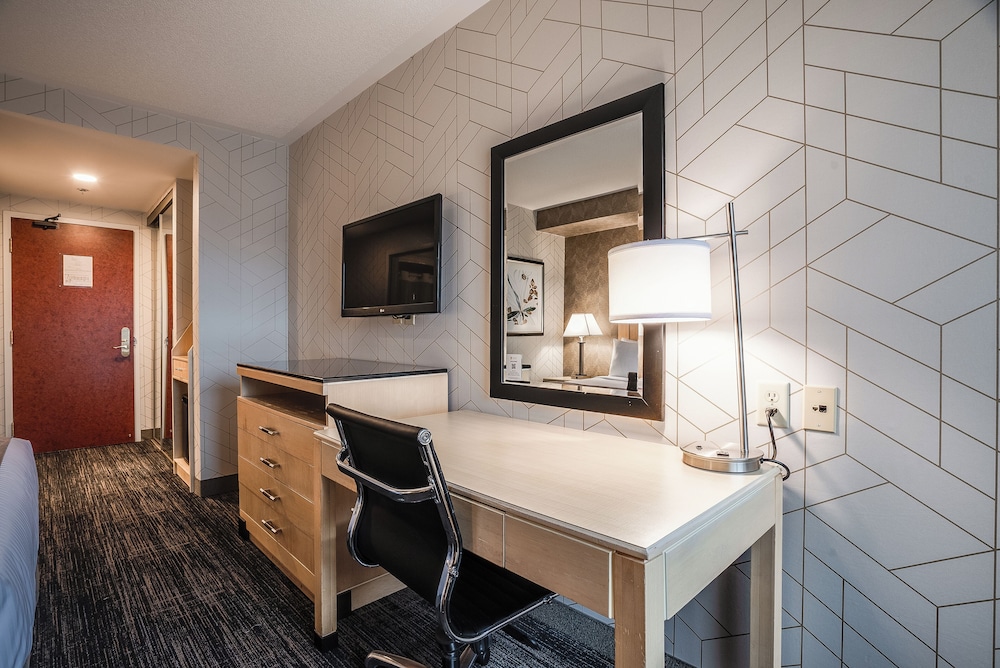 Standard Room with 1 King Bed photo 3