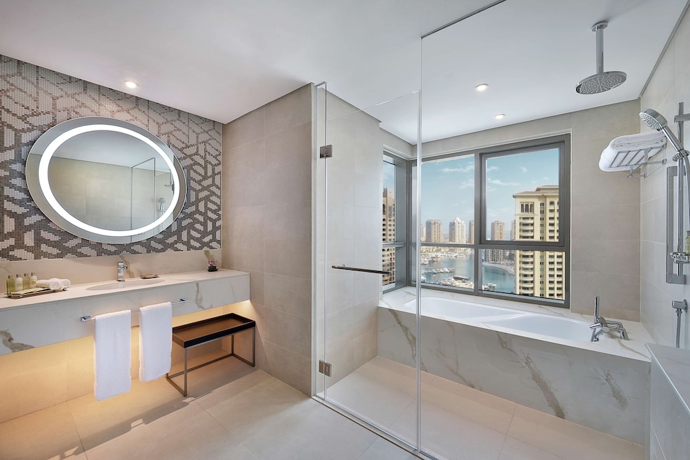 Suite, 2 Bedrooms (Skyline with Panoramic View) - Photo 10
